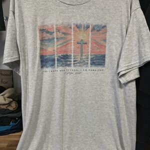 Graphic Short Sleeve Tee with Cross Sunset Design - Light Gray